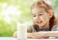 儿童喝牛奶作用功效禁忌"(儿童喝牛奶的功效和作用)